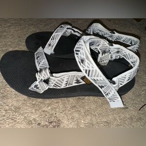 TEVA - worn once original universal sandal